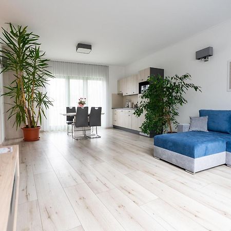 Jokai Apartman Dunafoldvar Buitenkant foto