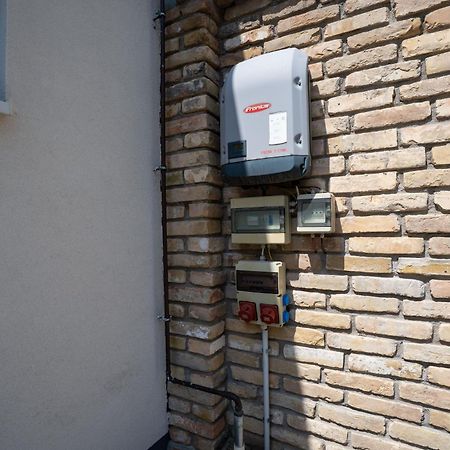 Jokai Apartman Dunafoldvar Buitenkant foto