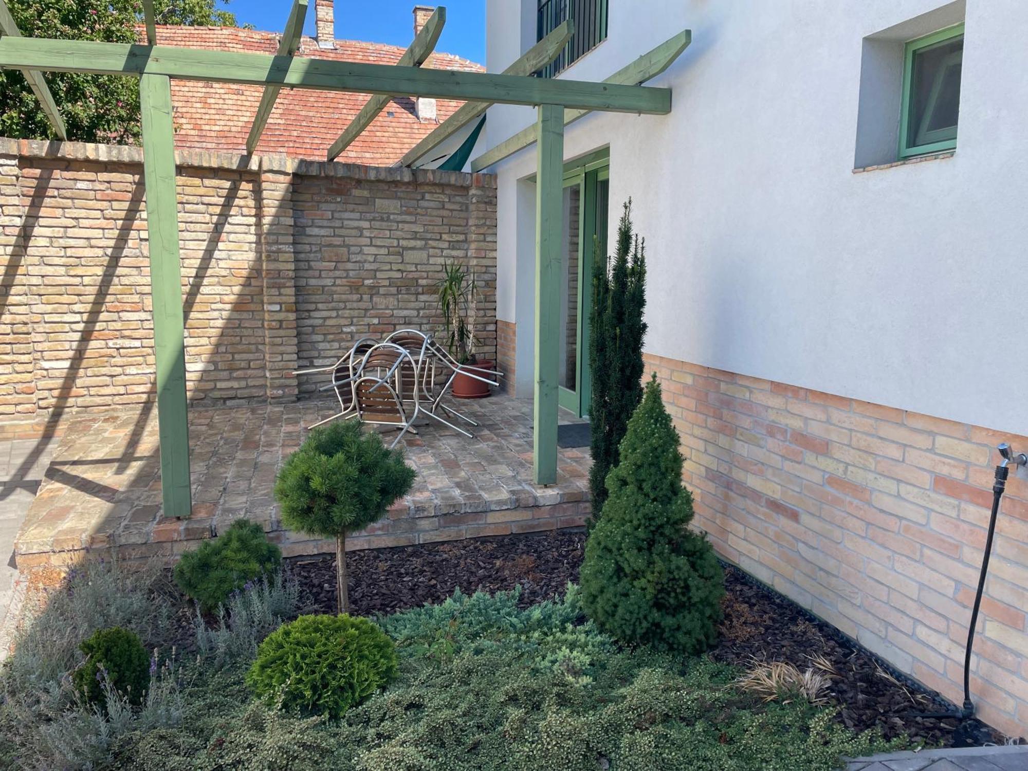 Jokai Apartman Dunafoldvar Buitenkant foto