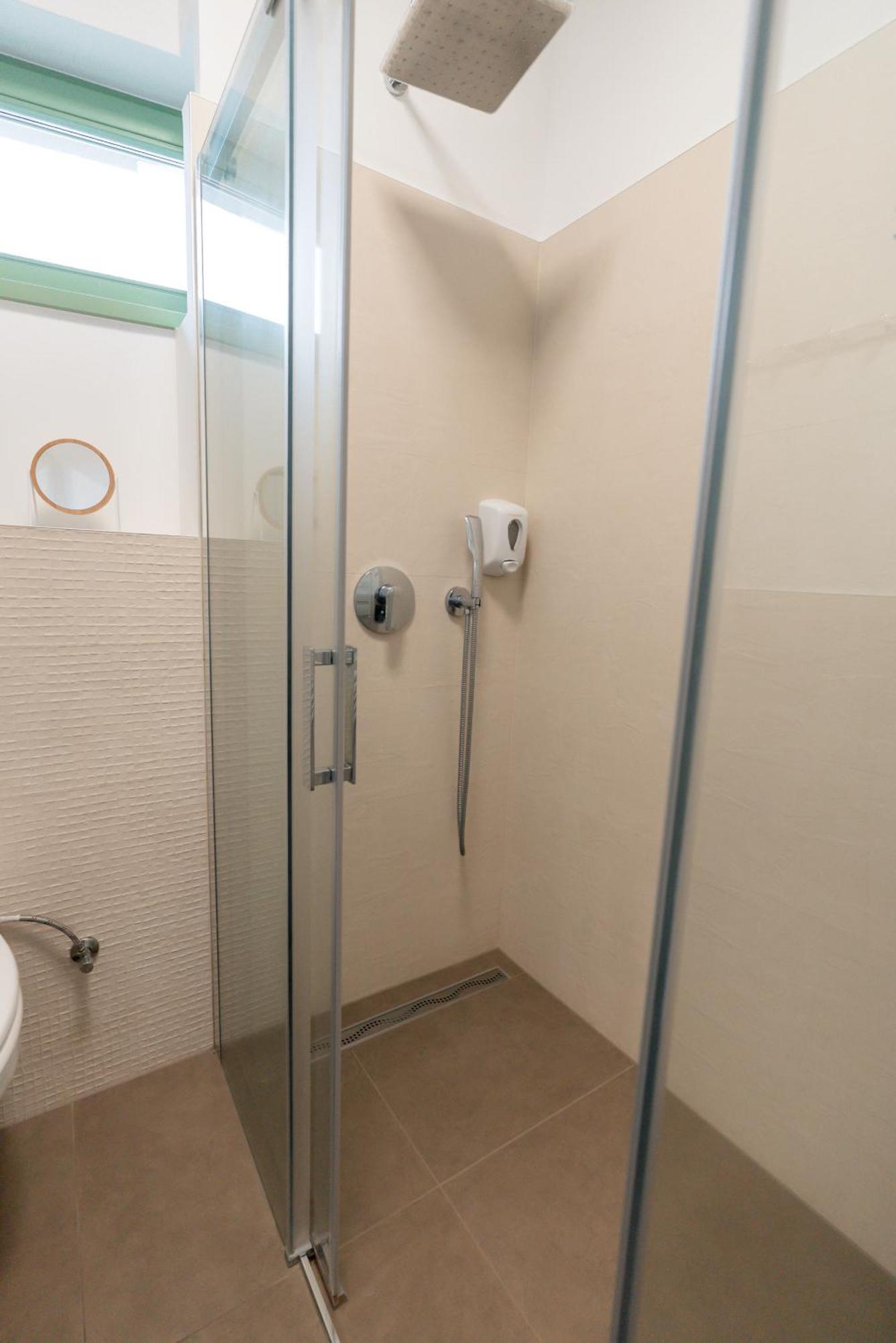Jokai Apartman Dunafoldvar Buitenkant foto