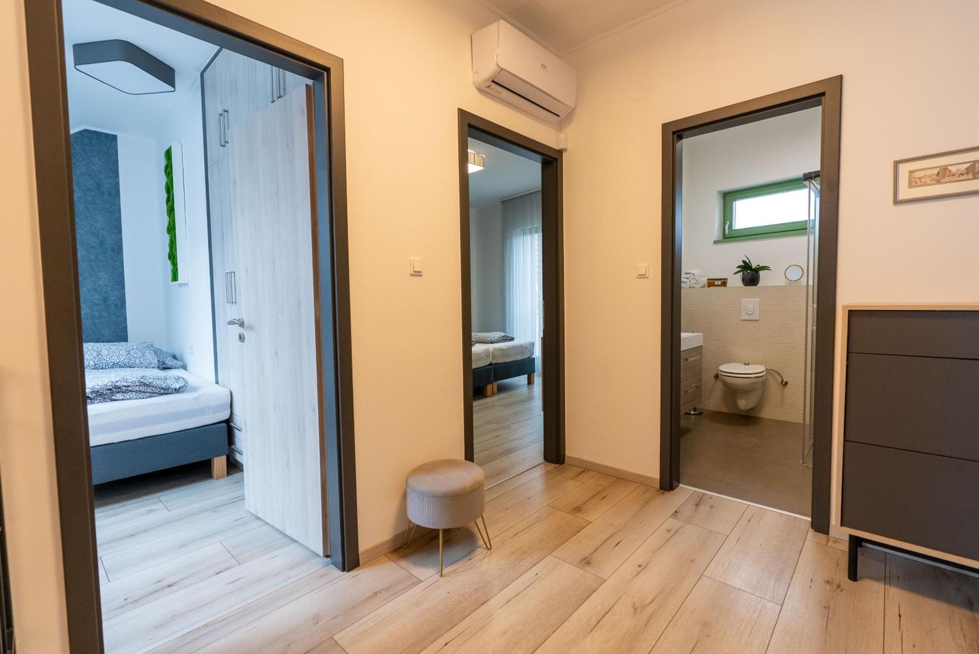 Jokai Apartman Dunafoldvar Buitenkant foto