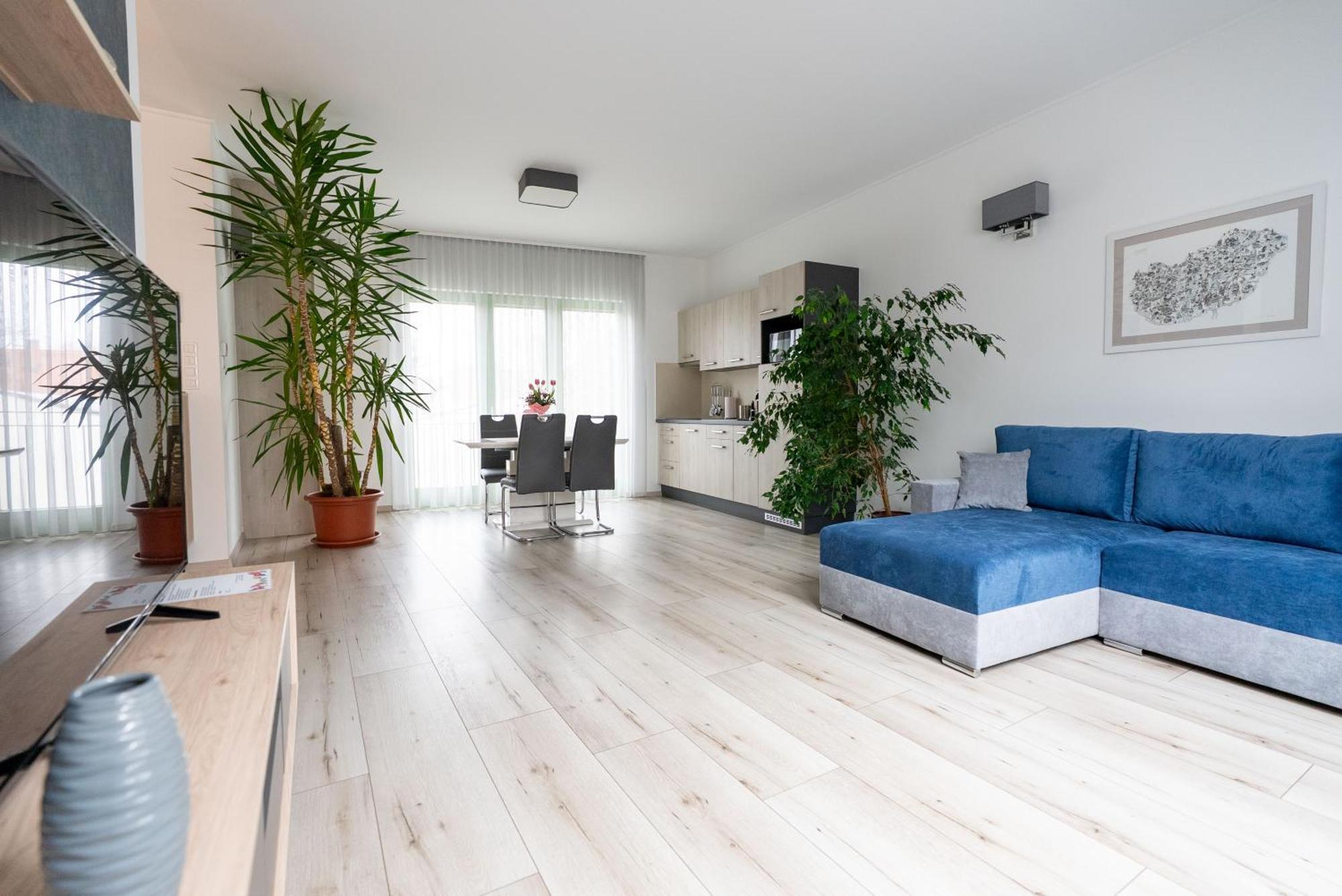 Jokai Apartman Dunafoldvar Buitenkant foto