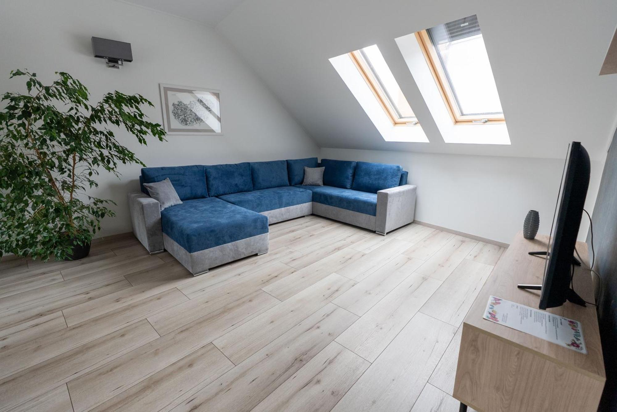 Jokai Apartman Dunafoldvar Buitenkant foto
