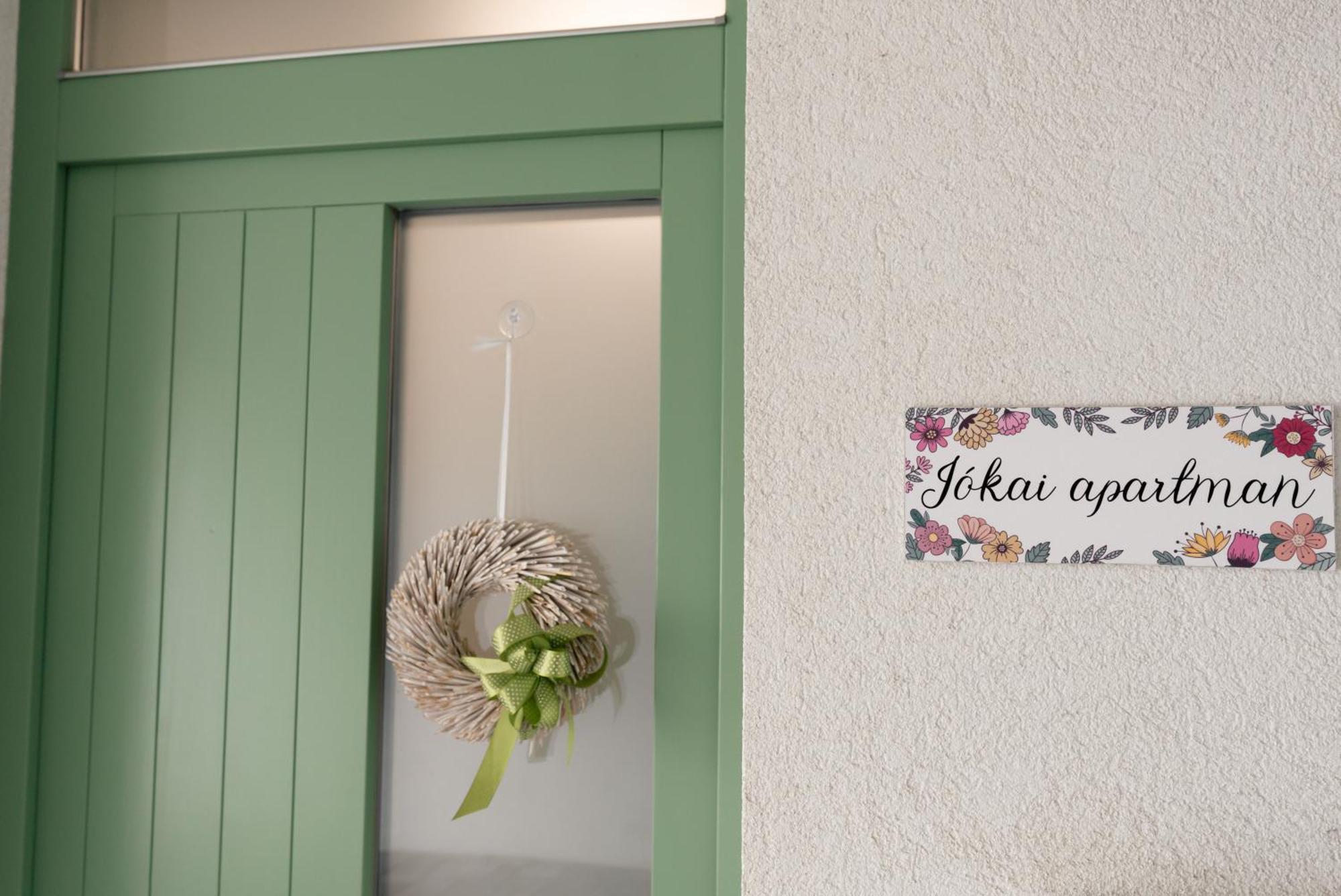 Jokai Apartman Dunafoldvar Buitenkant foto