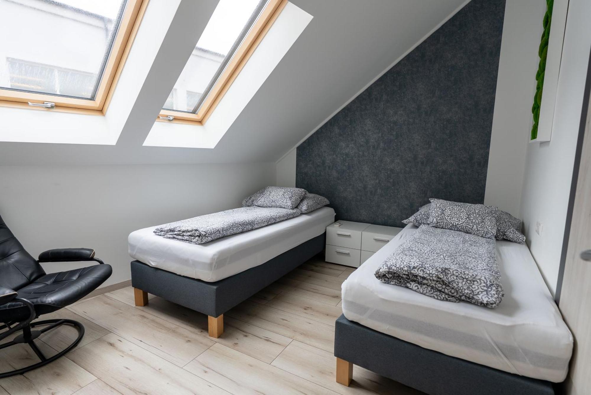 Jokai Apartman Dunafoldvar Buitenkant foto