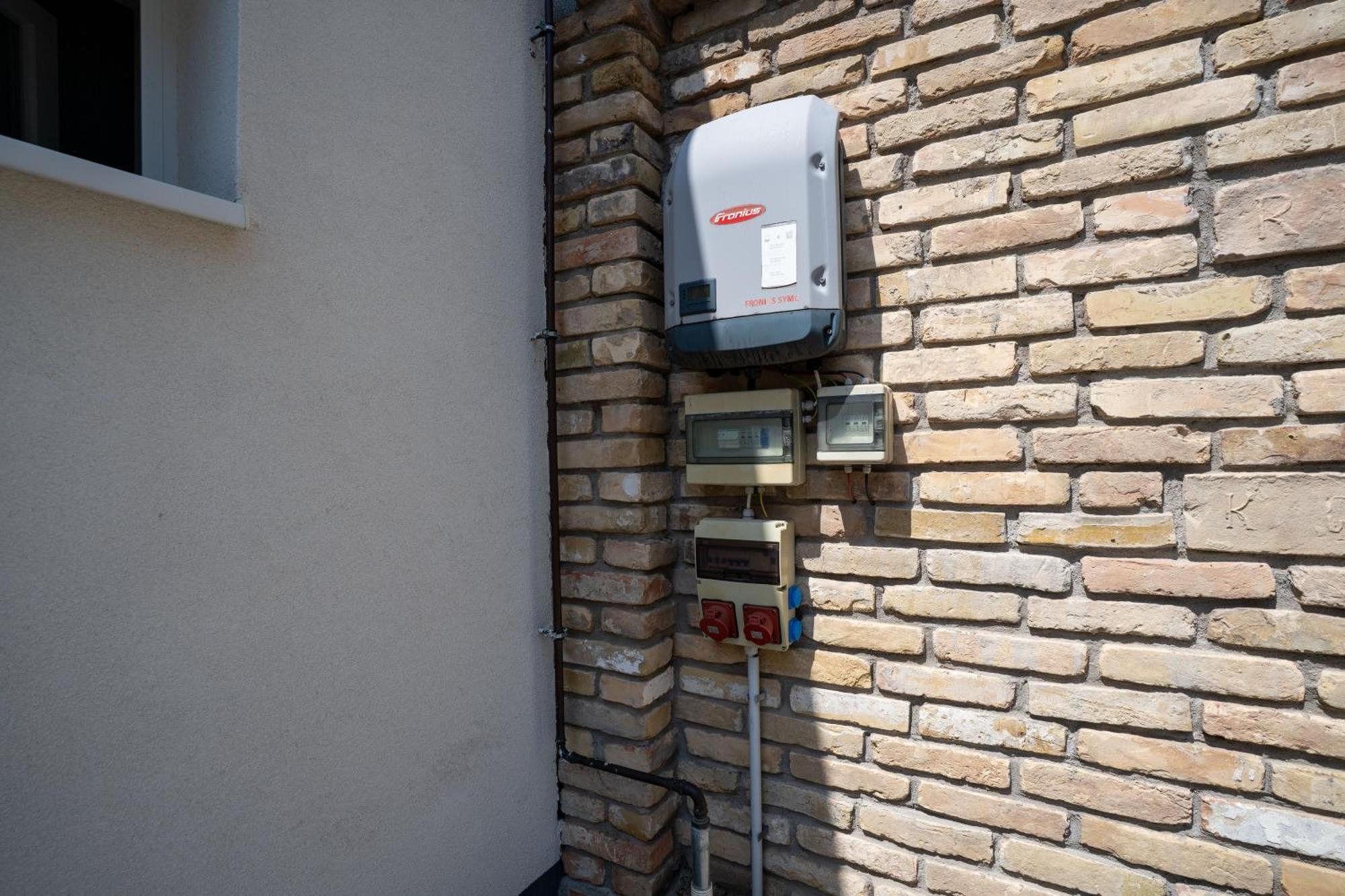 Jokai Apartman Dunafoldvar Buitenkant foto